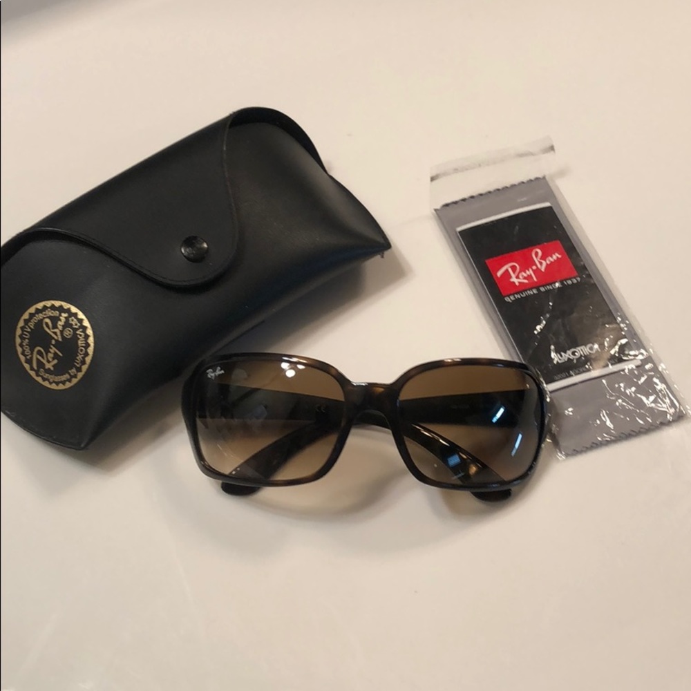 Ray-Ban RB 4068